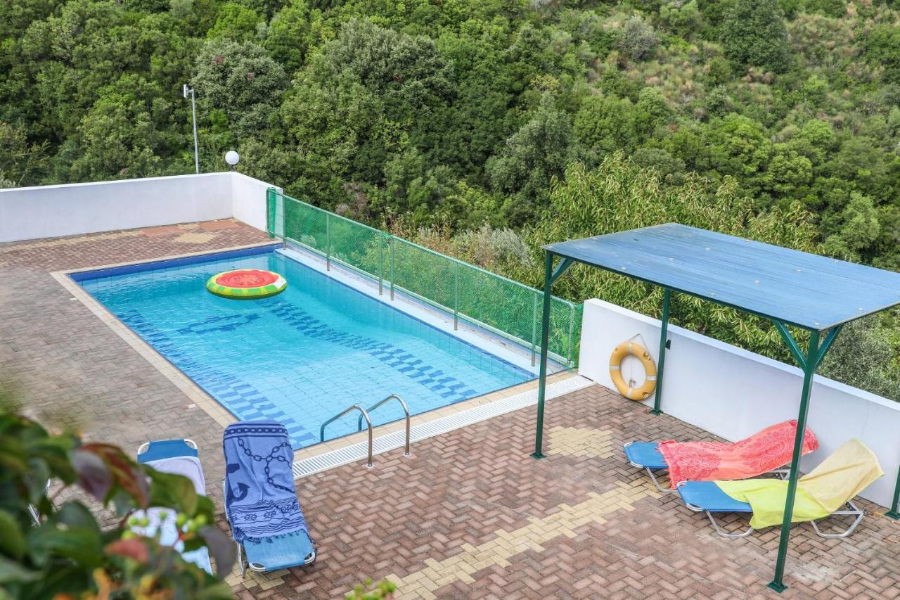 Villa Mitzelos Moni Evaggelistrias Buitenkant foto