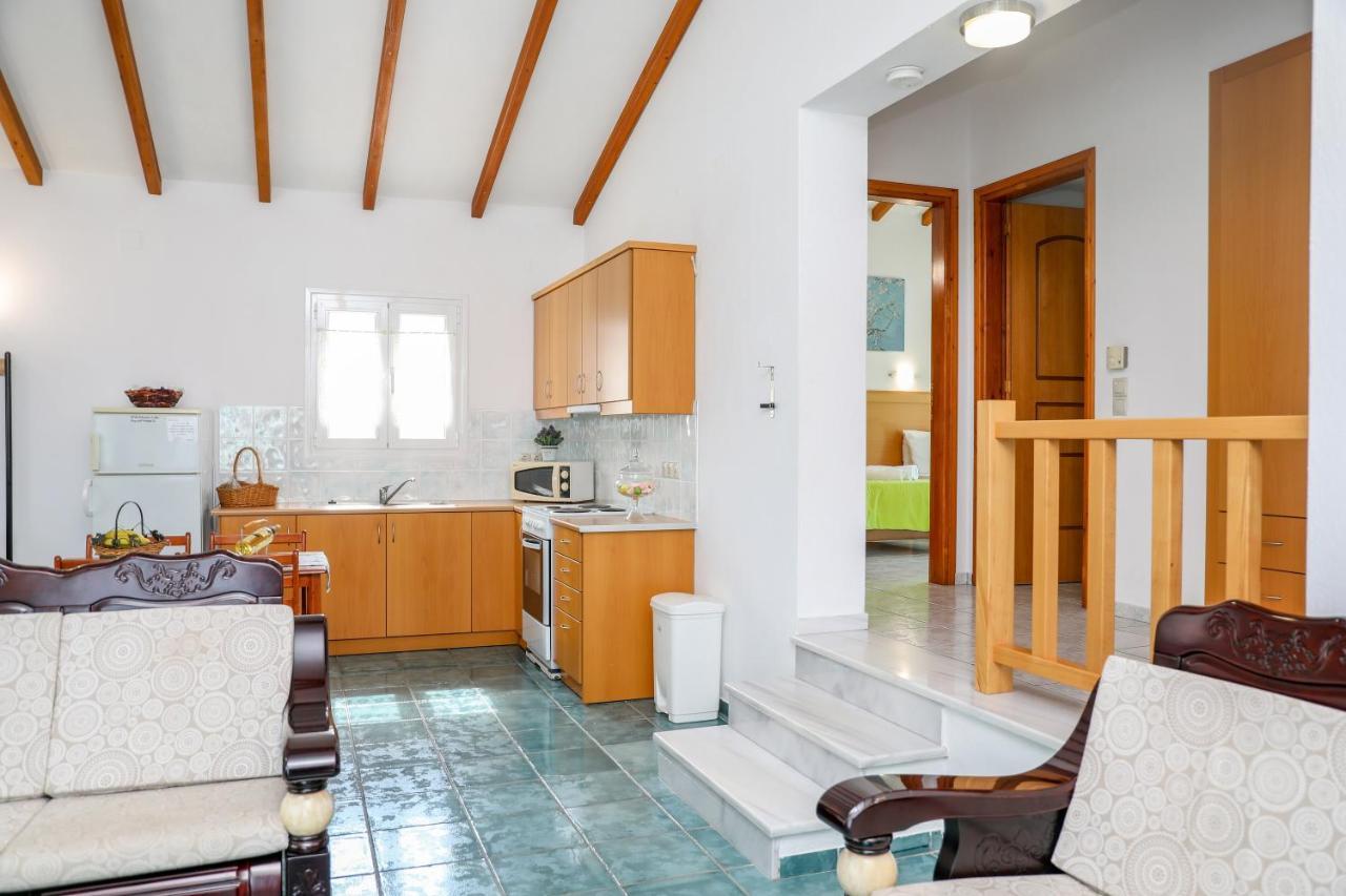 Villa Mitzelos Moni Evaggelistrias Buitenkant foto